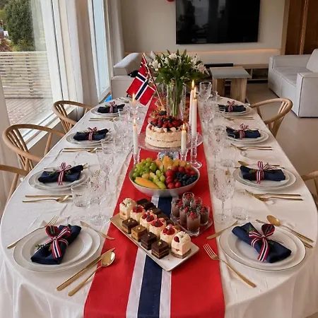 Villa Large Luxury Villa, 3 Bathrooms, Centrally Located In Bergen, 260 M2! Bergen