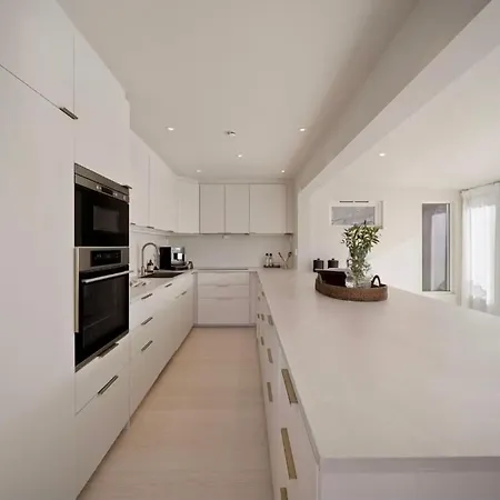 Large Luxury Villa, 3 Bathrooms, Centrally Located In Bergen, 260 M2! Villa *