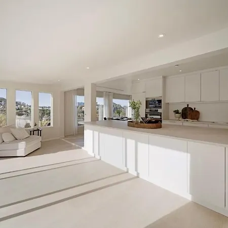 Villa Large Luxury Villa, 3 Bathrooms, Centrally Located In Bergen, 260 M2!