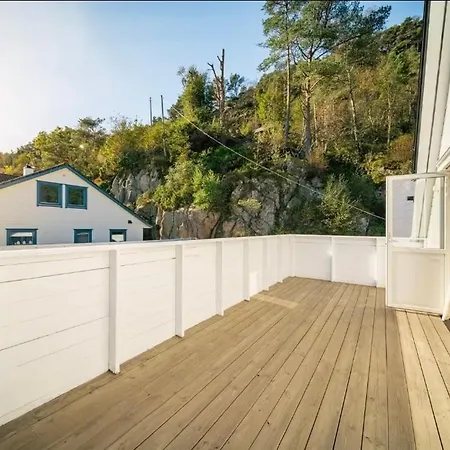 Villa Large Luxury Villa, 3 Bathrooms, Centrally Located In Bergen, 260 M2!