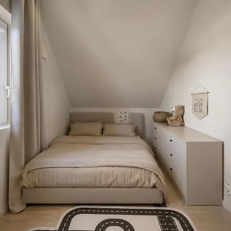 Large Luxury Villa, 3 Bathrooms, Centrally Located In Bergen, 260 M2! * Bergen