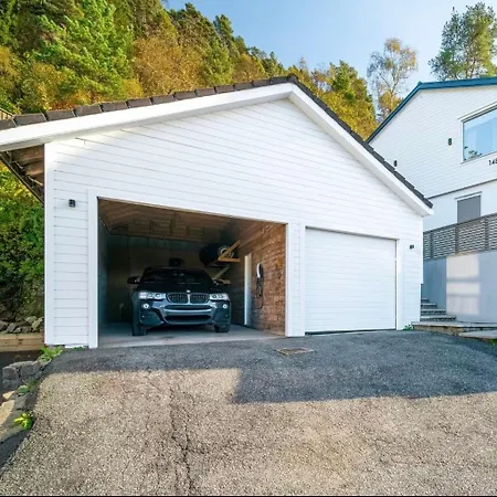 Large Luxury Villa, 3 Bathrooms, Centrally Located In Bergen, 260 M2! Villa *