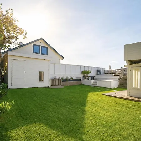 Villa Large Luxury Villa, 3 Bathrooms, Centrally Located In Bergen, 260 M2! Bergen