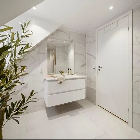 Large Luxury Villa, 3 Bathrooms, Centrally Located In Bergen, 260 M2! Villa
