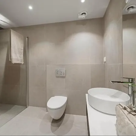 Large Luxury Villa, 3 Bathrooms, Centrally Located In Bergen, 260 M2!