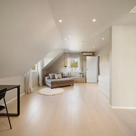 Villa Large Luxury Villa, 3 Bathrooms, Centrally Located In Bergen, 260 M2!