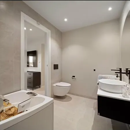 Villa Large Luxury Villa, 3 Bathrooms, Centrally Located In Bergen, 260 M2!