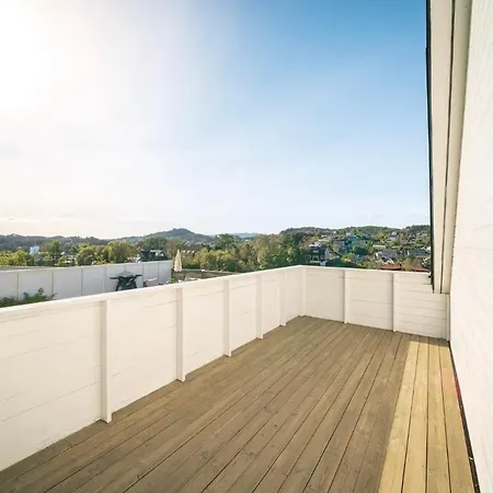 Large Luxury Villa, 3 Bathrooms, Centrally Located In Bergen, 260 M2! Villa Bergen